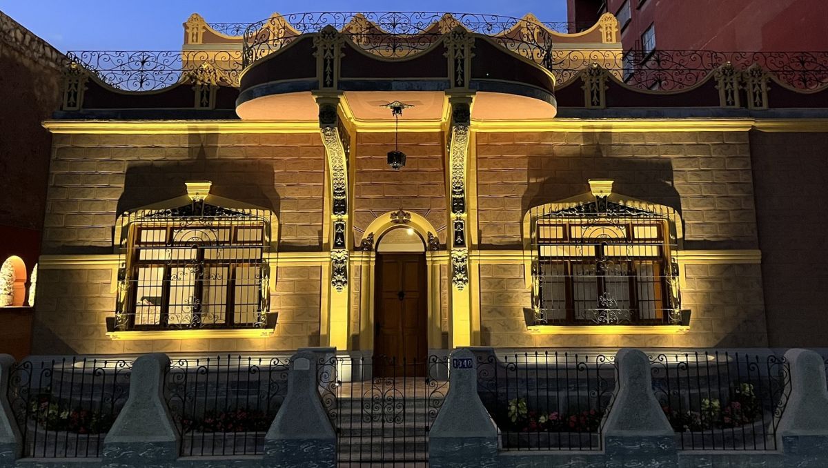 Plantea la analogía de dichos 'Caldos orgánicos' con las orgías, en una representación cruda y directa de lo sexual.