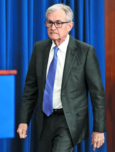 Pese a división, Fed baja tasas a su nivel mínimo de tres años