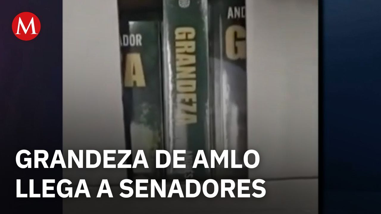 Senadores de Morena reciben ejemplares del libro Grandeza de AMLO