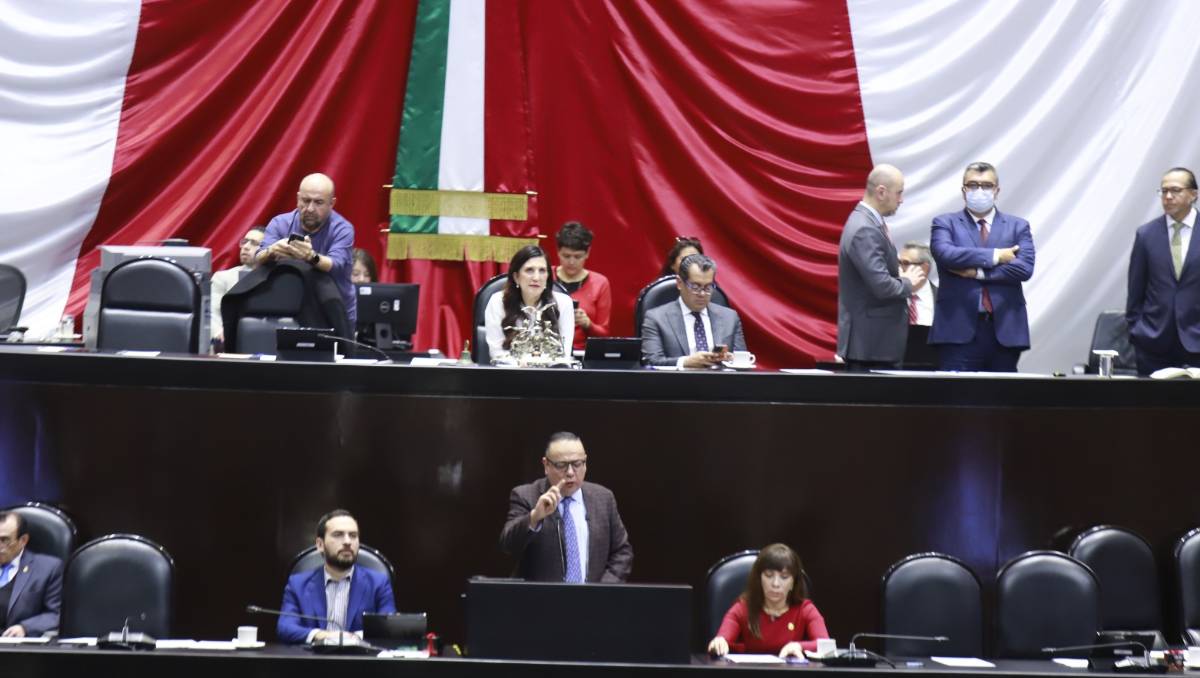 Sesión por el Día de los Derechos Humanos en San Lázaro se tornó tensa por un choque verbal entre Morena y el PAN. Foto: Fernando Damián