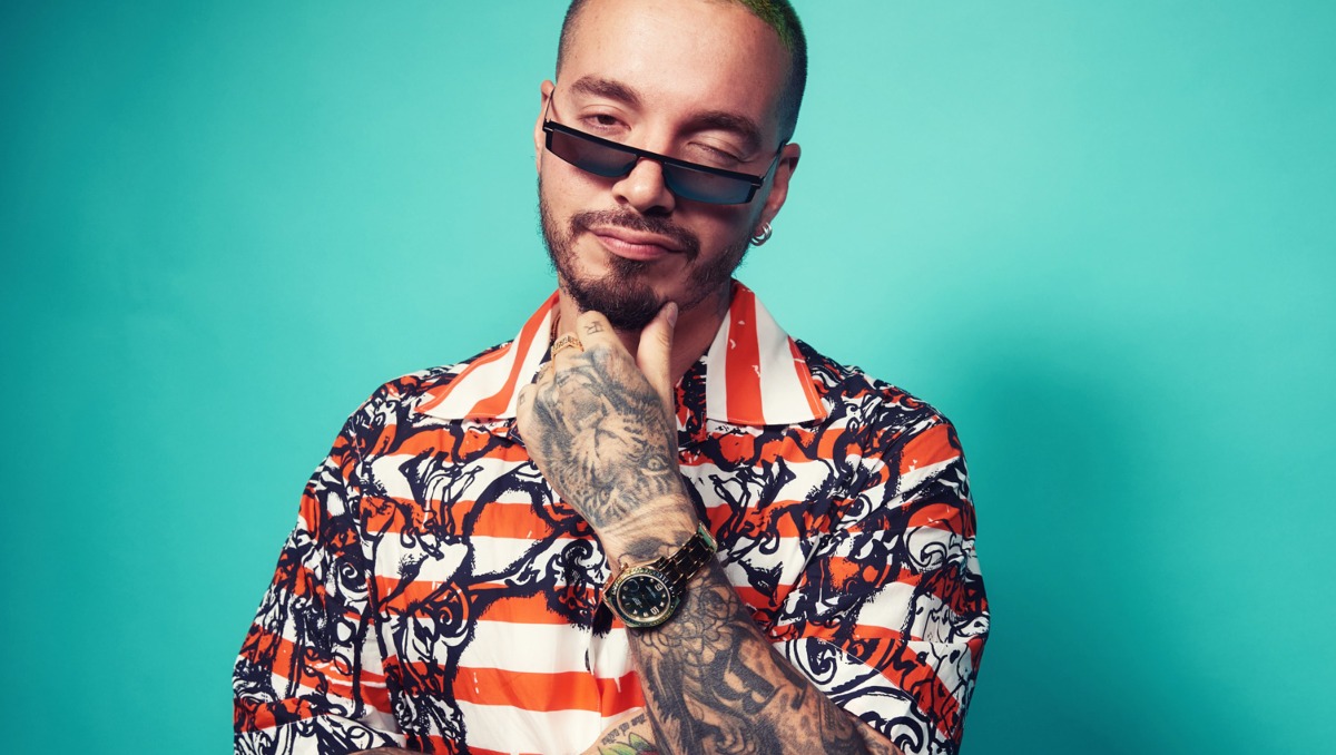 J Balvin sorprende en la Basílica de Guadalupe comprando medallas religiosas de recuerdo