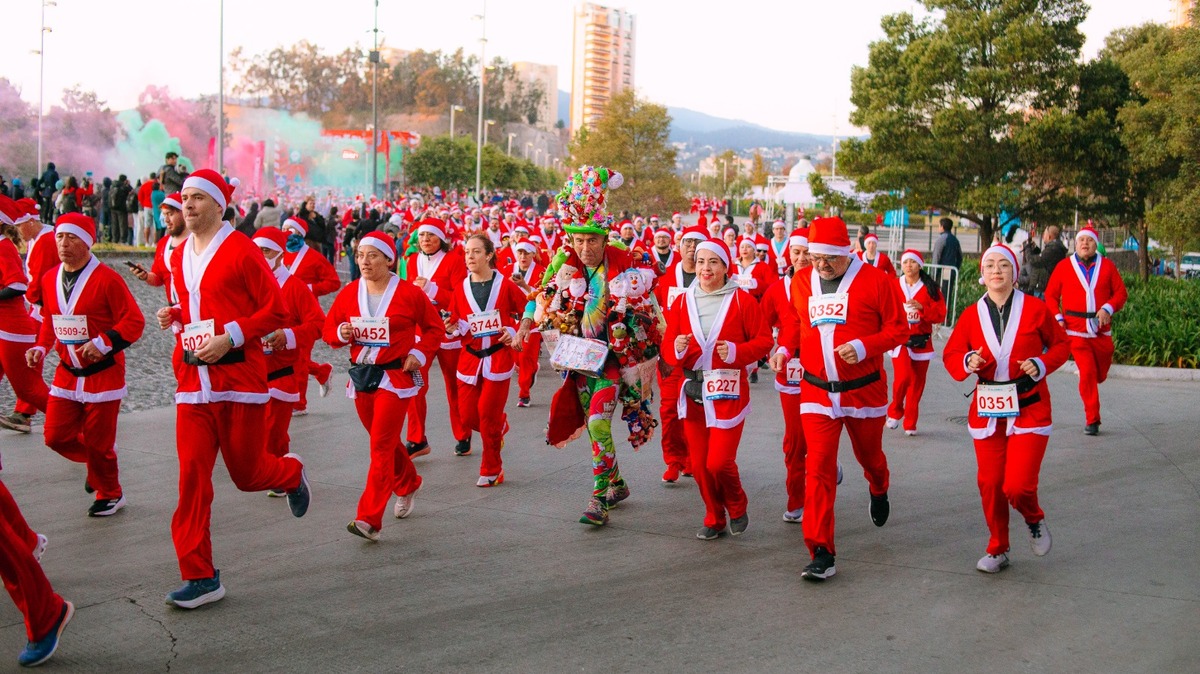 Santa Claus se prepara para su carrera del próximo domingo