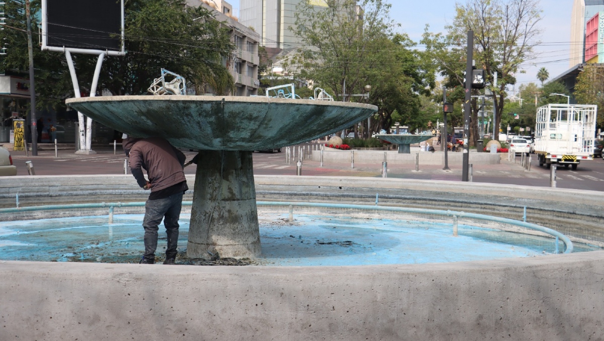 Guadalajara lleva a cabo el mantenimiento a fuentes en puntos estratégicos de la ciudad (Foto: Cortesía)