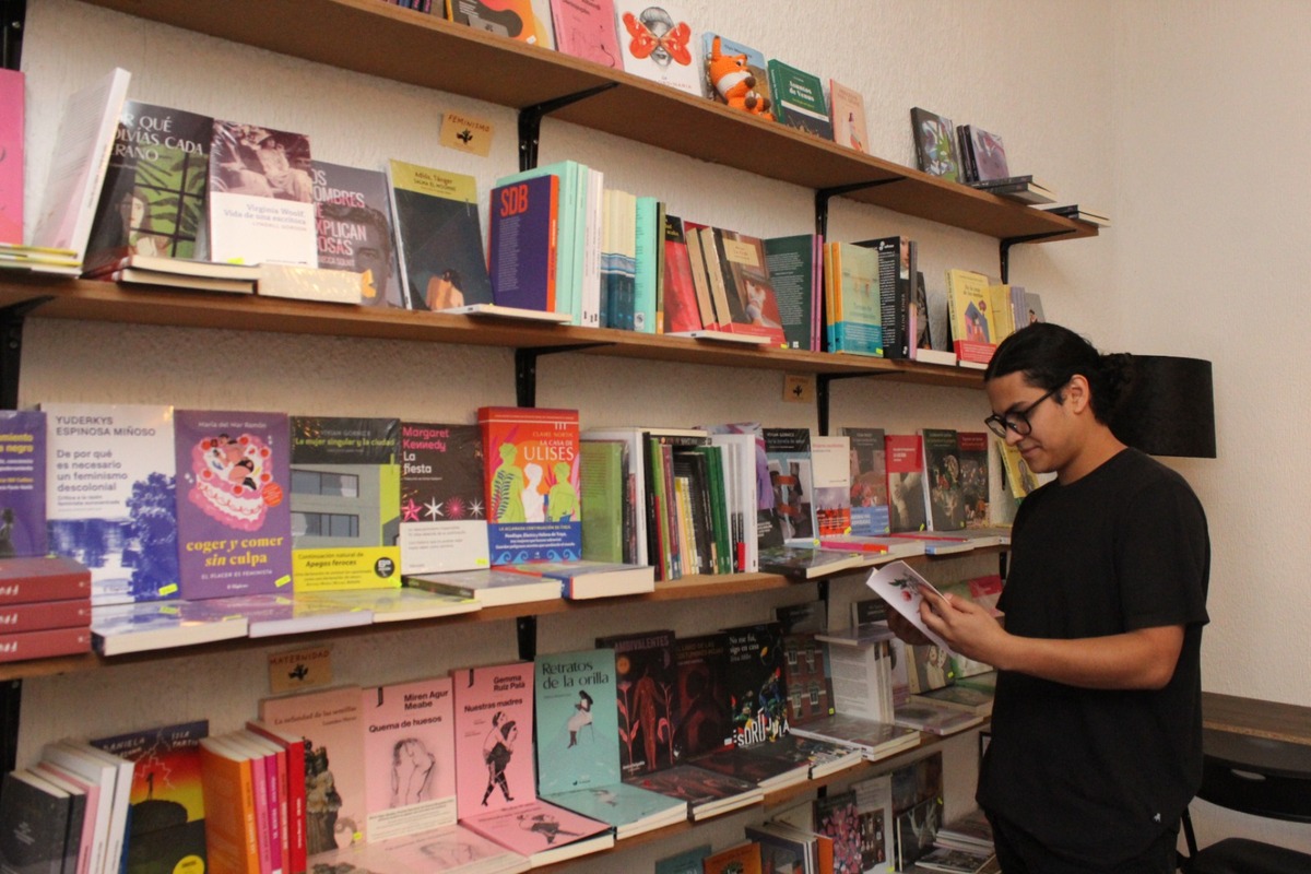 Híbrida: librería-café que impulsa lectura, música e improvisación.| Roberto Amaya