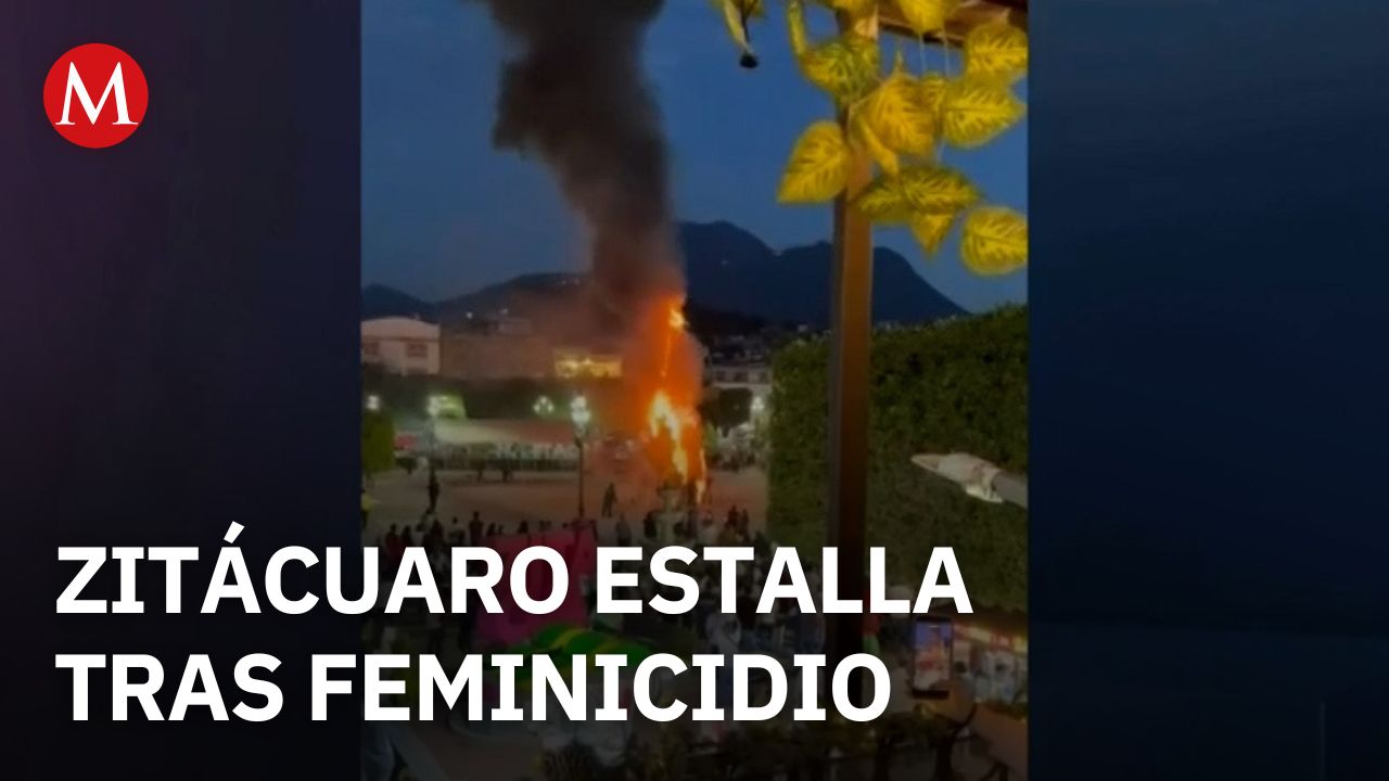 Indignación por el feminicidio de Ángeles desata quema del árbol navideño en Zitácuaro