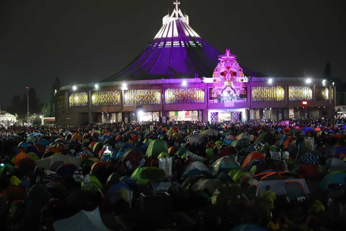Miles de fieles llegan a la Basílica de Guadalupe para cantarle 'Las Mañanitas' | Juan Carlos Bautista