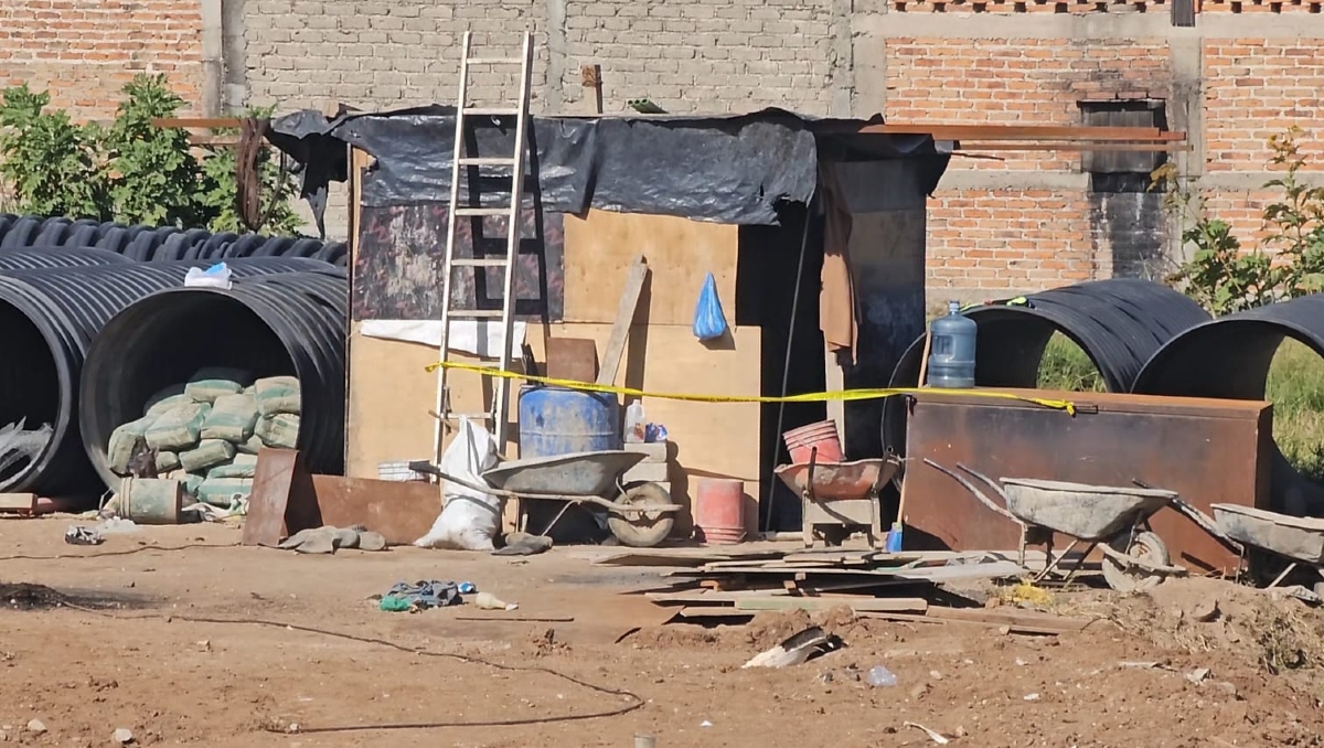 Policías acordonaron la caseta improvisada donde se dio el hallazgo (Foto: Juan Carlos Munguía)