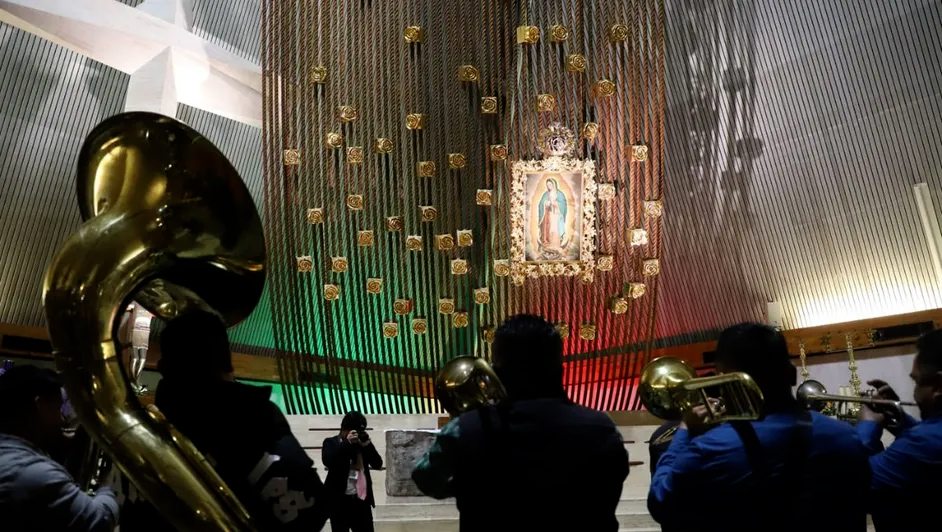 Alta afluencia de feligreses en la Basílica de Guadalupe en Monterrey