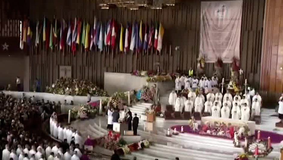 Ofician la Misa de las Rosas en el Día de la Virgen de Guadalupe en la Basílica de CDMX