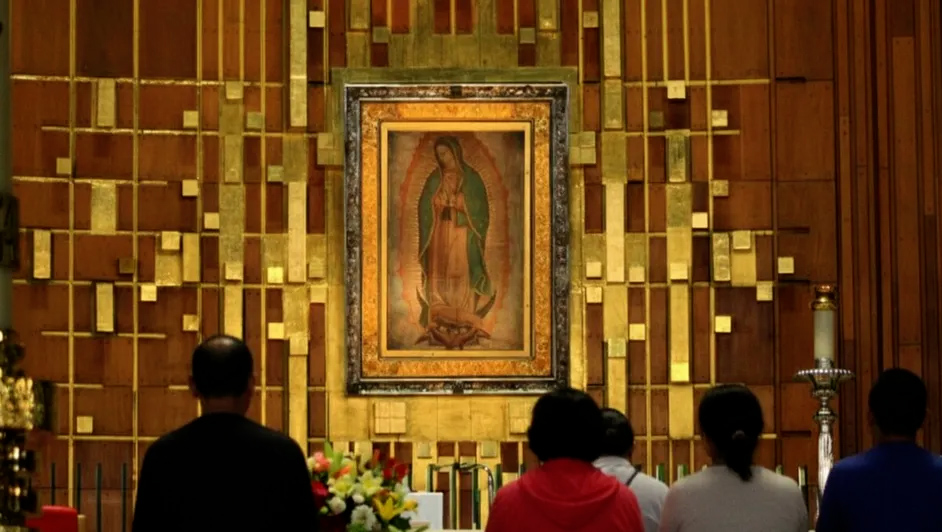 Peregrinos celebran a la Virgen de Guadalupe en la Basílica de CDMX