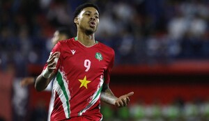 La Federación de Futbol de Surinam está envuelto en una demanda que podría dejarlos fuera del Repechaje del Mundial 2026, si la FIFA lo decide