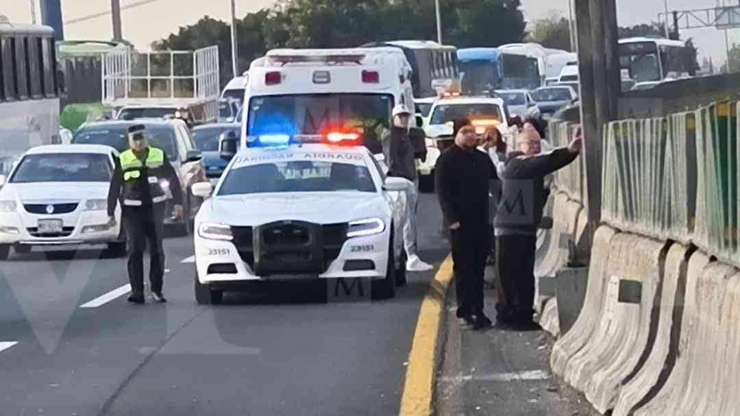 Carril de alta velocidad con dirección a Ecatepec permanece afectado tras el accidente. | Especial
