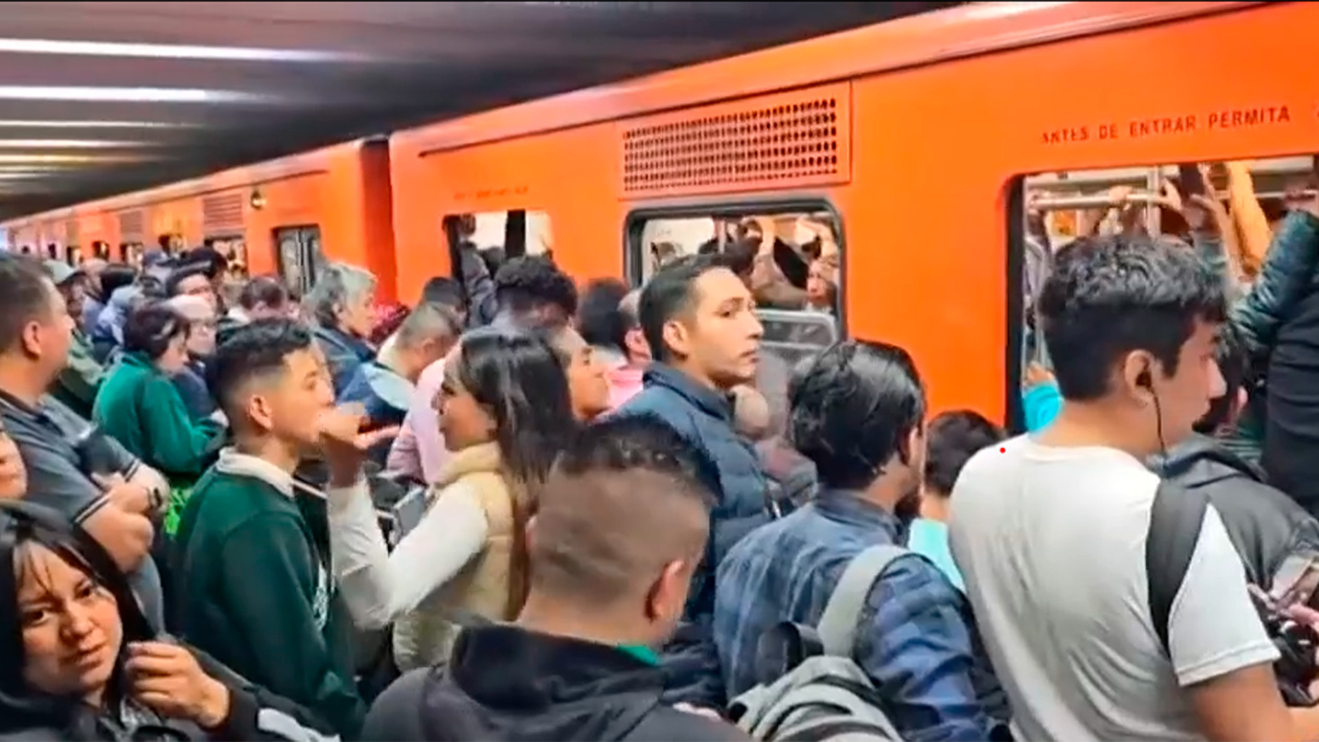 CDMX: jornadas laborales y traslados largos afectan la salud y la vida personal