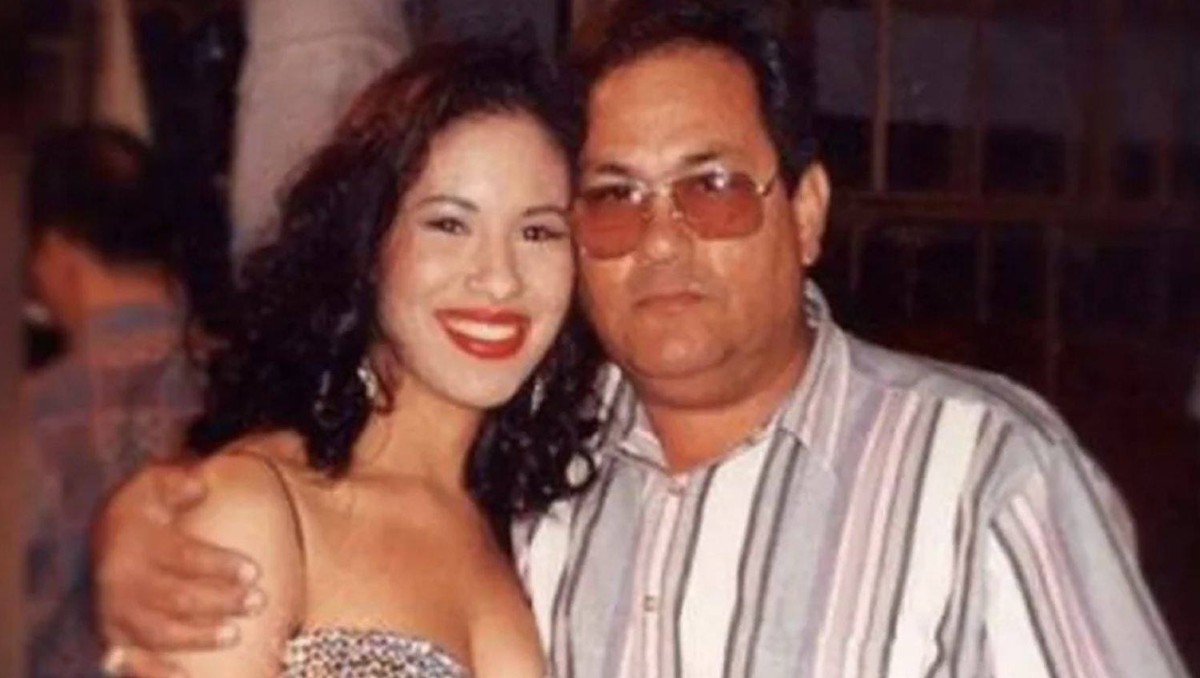 La relación de Selena con su padre Abraham Quintanilla. | FOTO. Especial