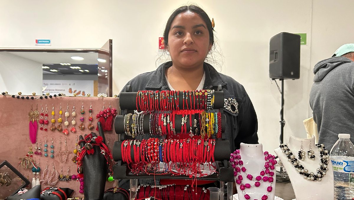 Vanesa Eugenio Chávez realiza diversos tipos de artesanías. | Foto: Monserrat Mata Cabrera