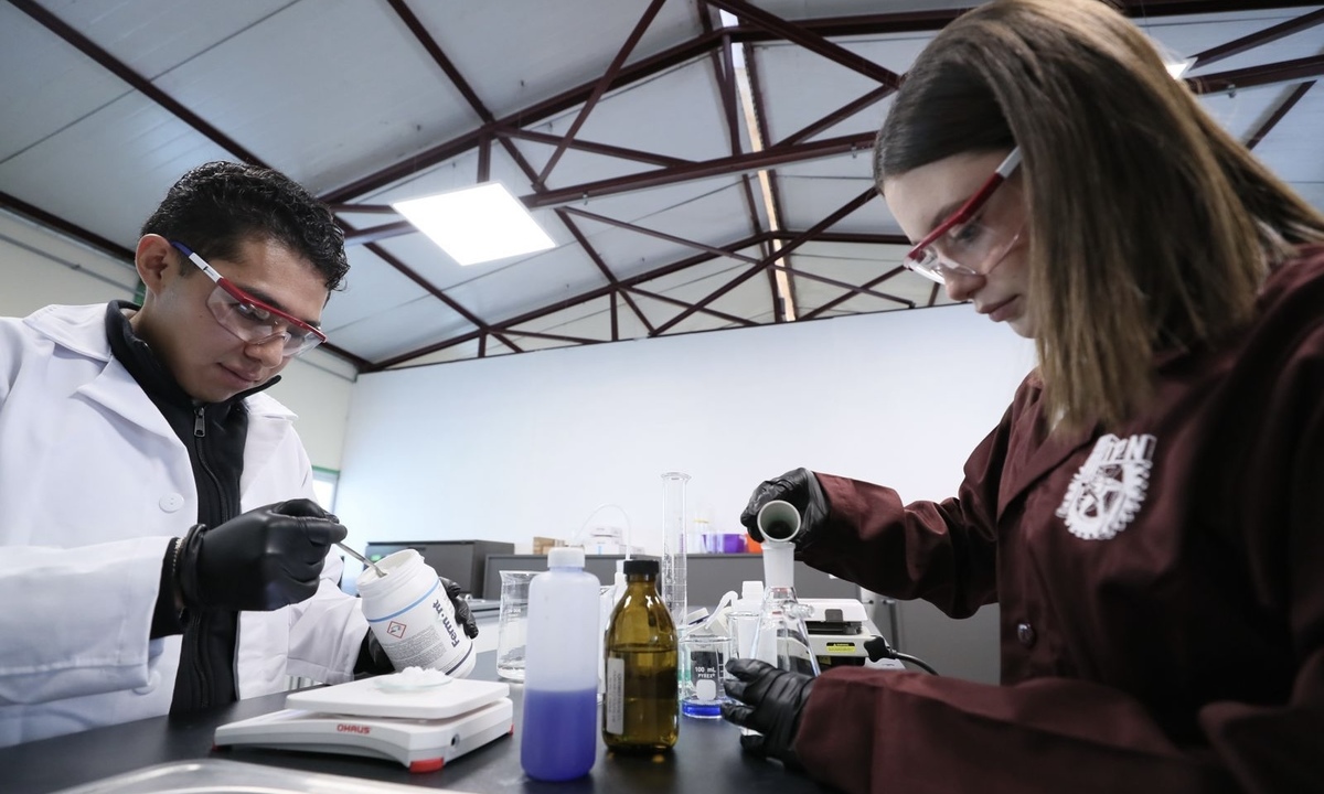 IPN trabaja en plástico que se disuelve y purifica el agua