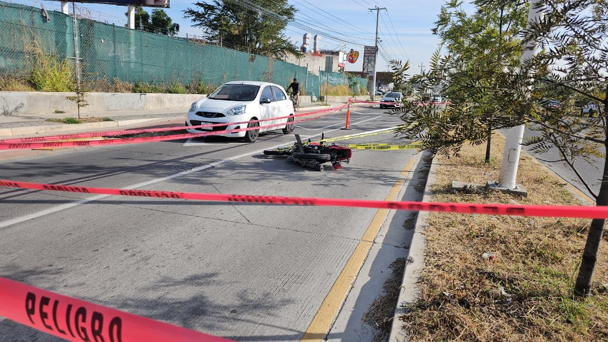La motocicleta fue arrastrada por el causante del accidente, cerca de 200 metros (Foto: Juan Carlos Munguía)