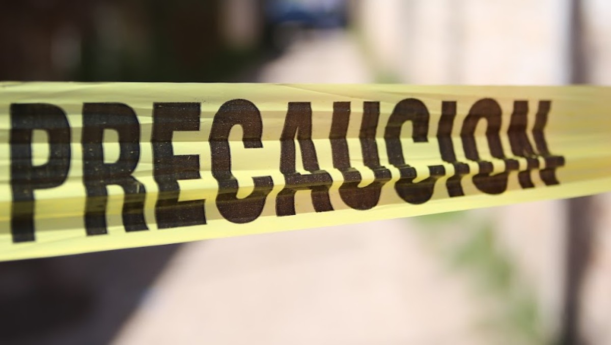 Una mujer de alrededor de 37 años murió tras un ataque armado mientras barría la calle en la colonia León Uno, en León.