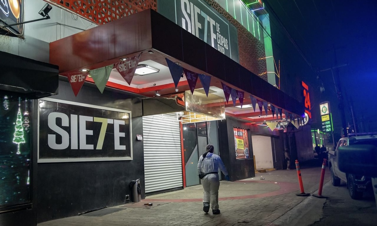 Ataque armado en bar de Tijuana deja dos muertos y tres detenidos