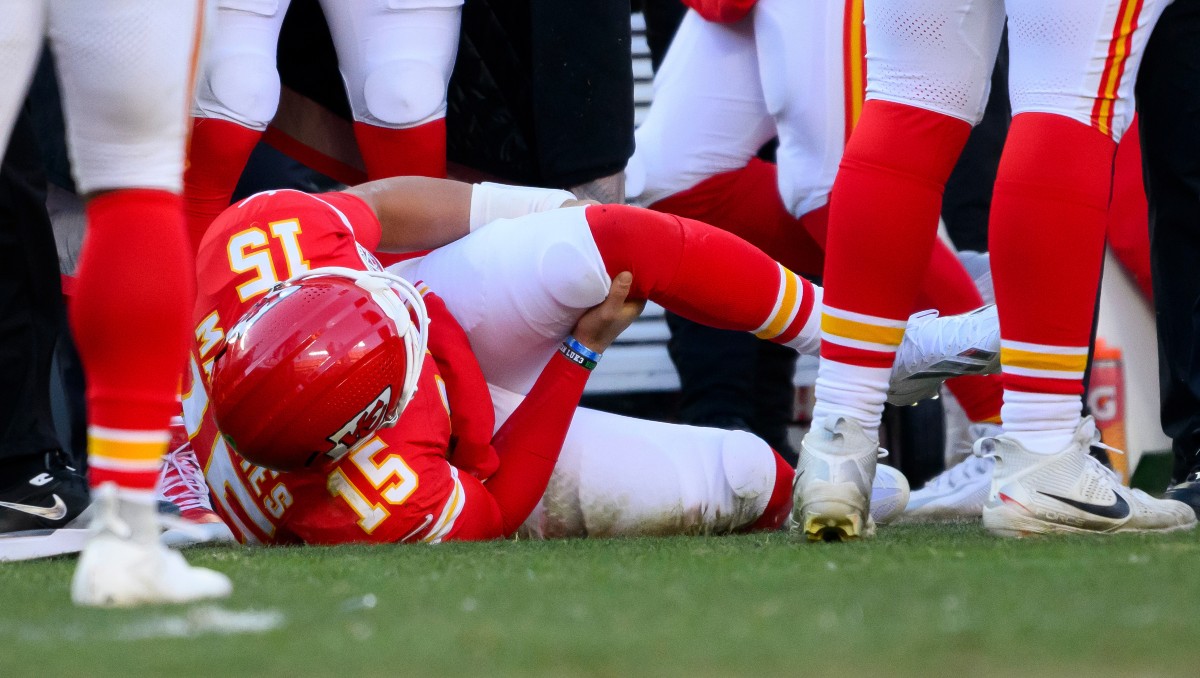 Patrick Mahomes se lesiona en derrota de los Chiefs ante los Chargers