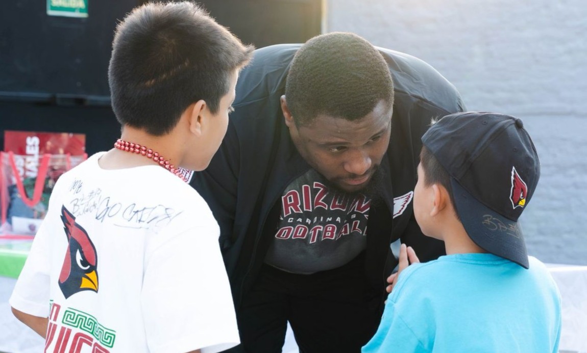 Pequeños aficionados del emparrillado recibieron a los ex jugadores de Cardinals (Foto: Cortesía)