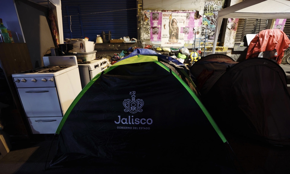 Desalojos aumentan: Unos de fiesta y otros sin casa en el corazón de la CdMx