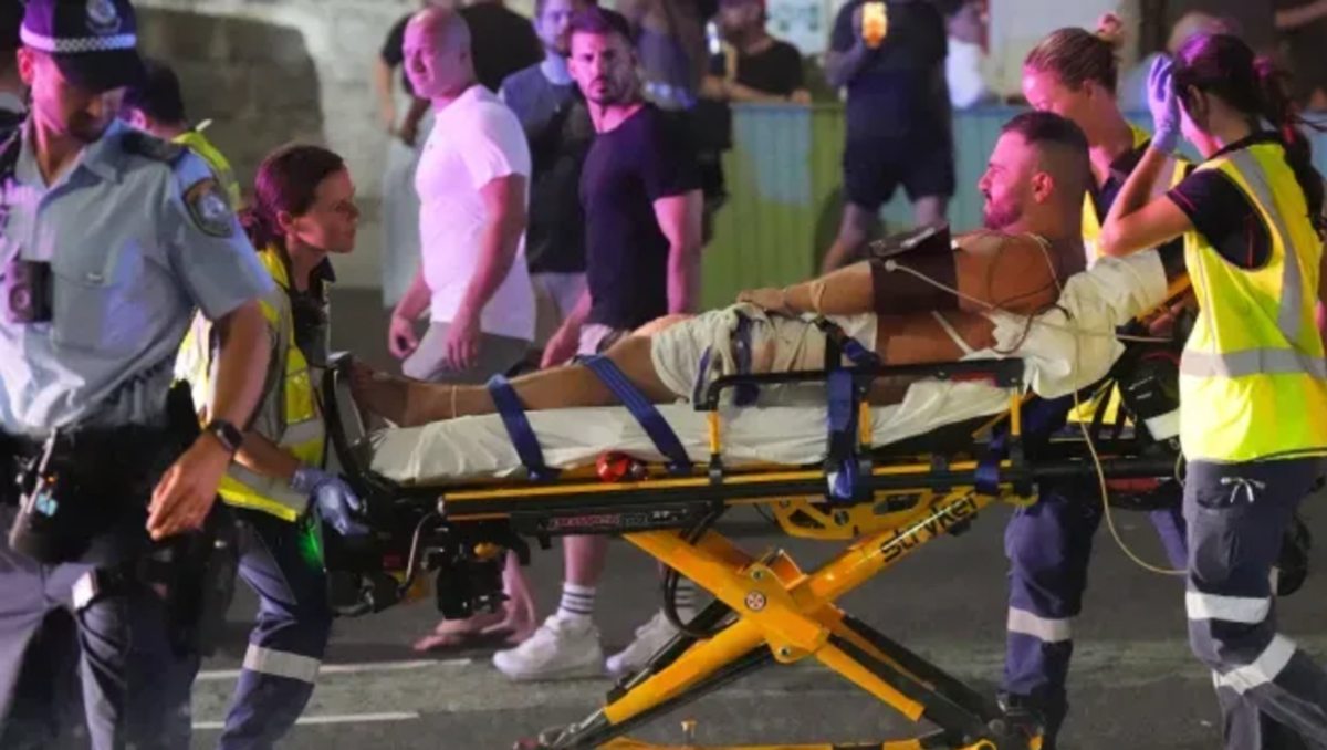 Reportan grave ataque armado en playa de Australia. | ESPECIAL