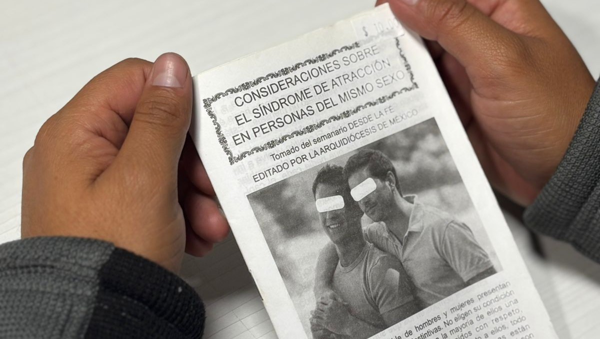 En el Templo Expiatorio de León se distribuye un folleto que califica la homosexualidad como trastorno y rechaza el matrimonio igualitario.