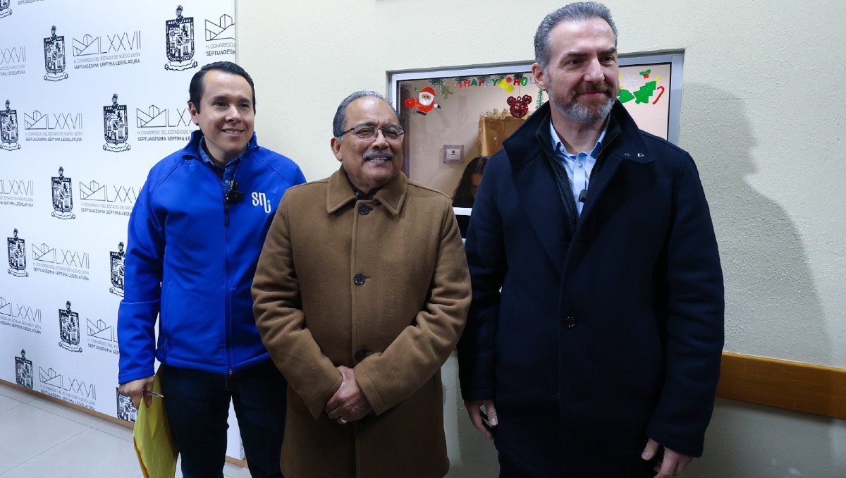 Los alcaldes entregaron la iniciativa de reforma a la Ley de Coordinación Hacendaria del Estado. Foto: Jorge López