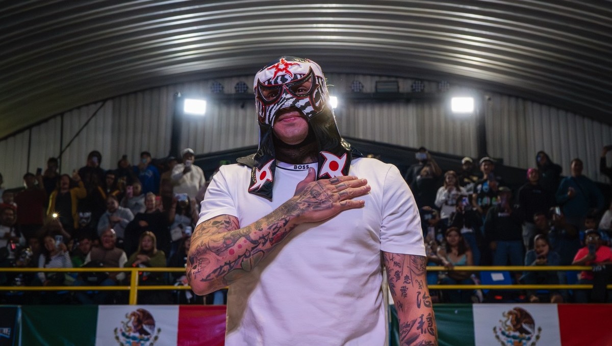 Los amigos y profesores de Penta colaboran en su arena de Ecatepec. | Marco Valles