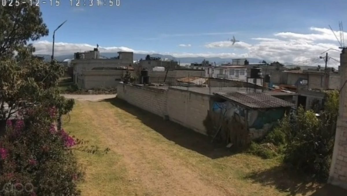 Así fue el momento en el que la avioneta privada colapsó en Toluca. Foto: (Especial)