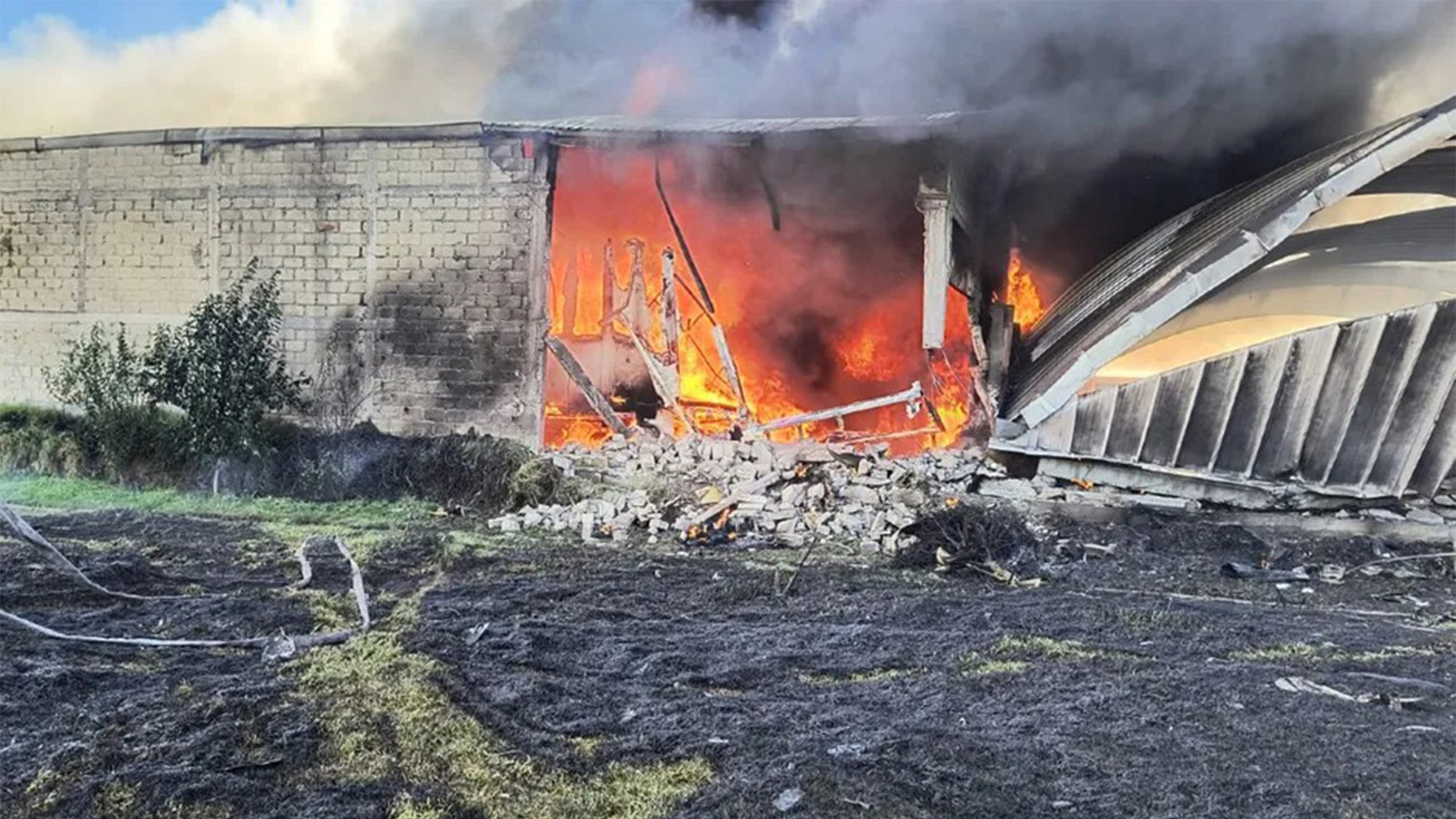 Tras caída de avioneta en Toluca trasladan vía aérea a dos lesionados