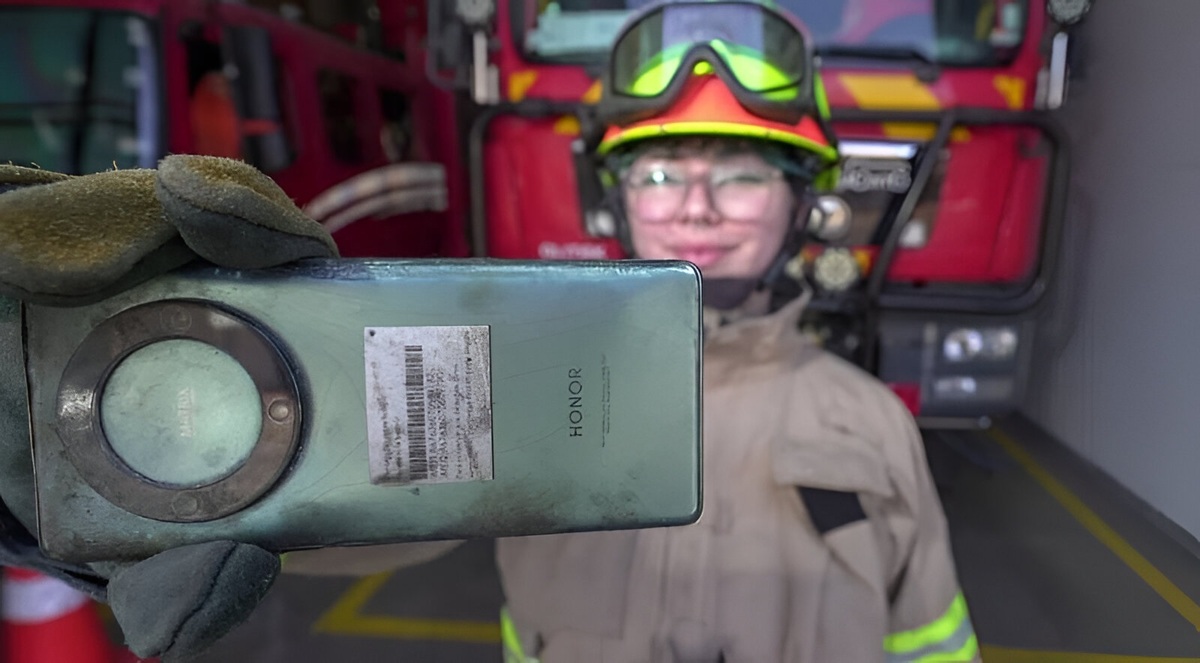 HONOR Magic 5 Lite de bombera en Chile sobrevive a incendio forestal