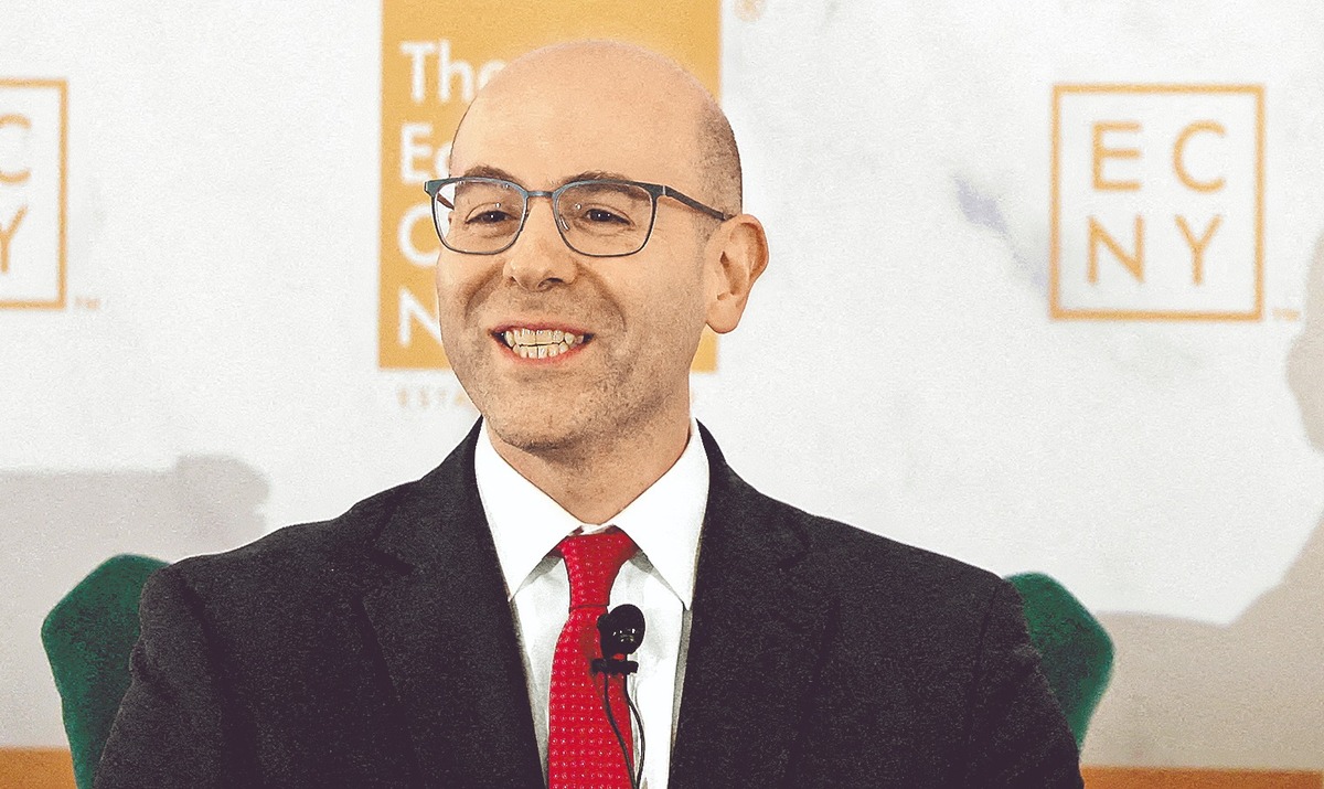 “Inflación fantasma” distorsiona decisiones de la Fed: Stephen Miran