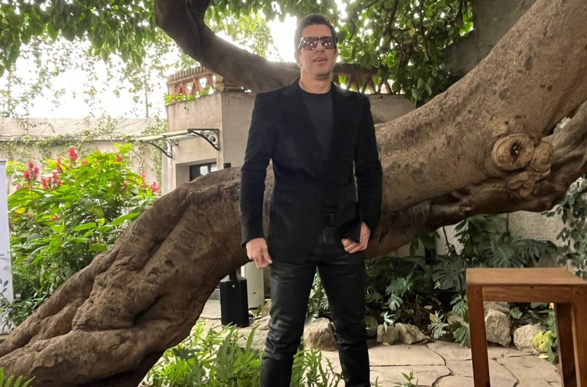 Yahir inauguró el Jardín de Antonieta en La Casa Rivas Mercado; "es como una casa de la abuela"