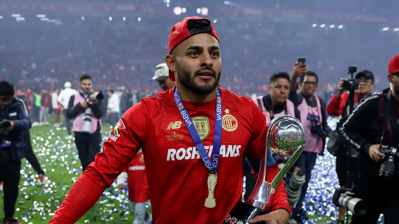 Alexis Vega jugó la Final de la Liga MX con todo y lesión