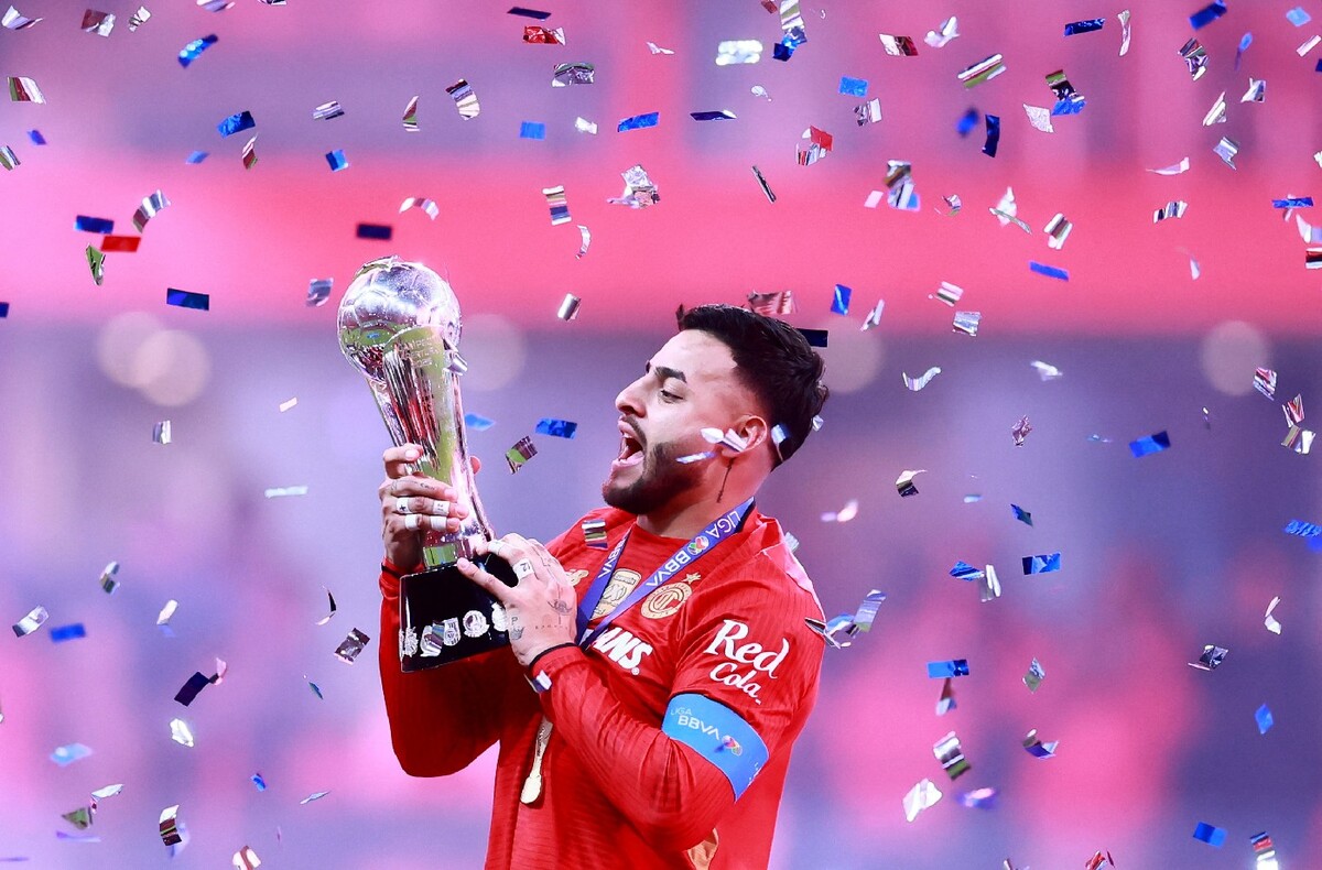 Alexis Vega se reinventa con seis títulos en 2025 con Toluca y Selección Mexicana
