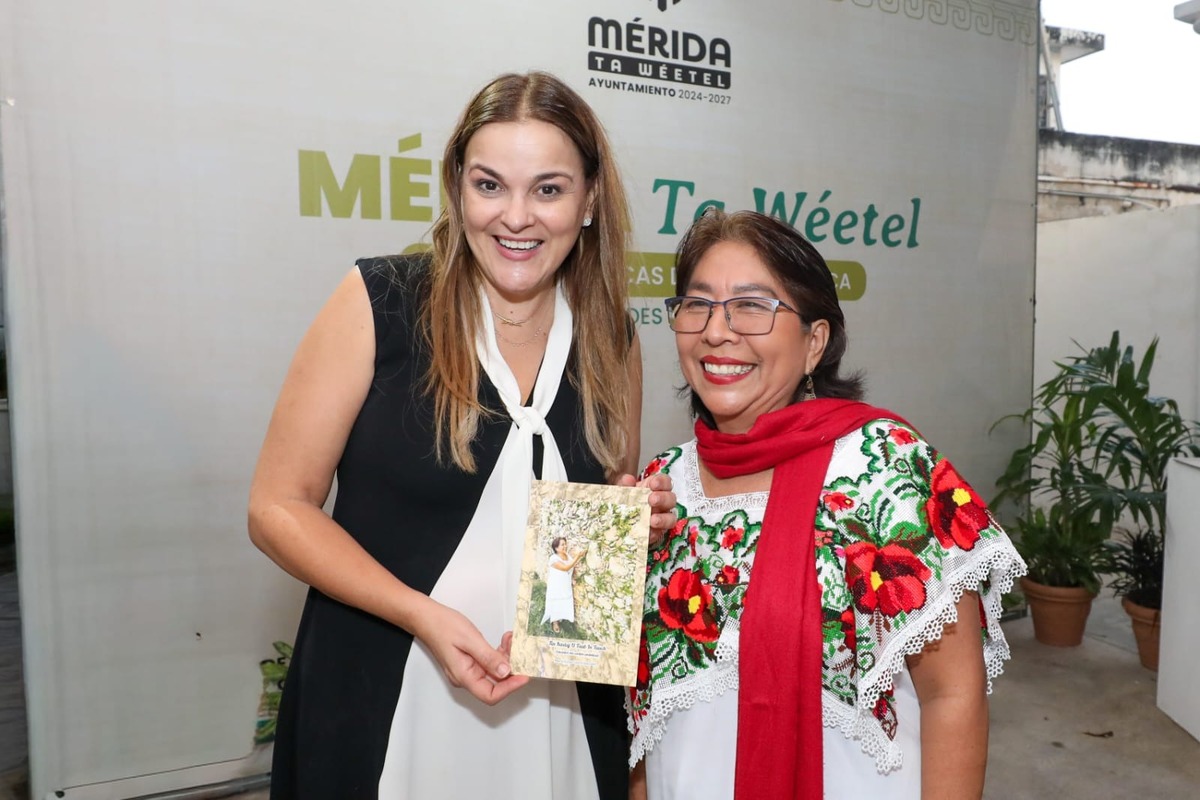 Cecilia Patrón entrega reconocimiento internacional a la campaña Mérida Ta Wéetel