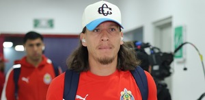 El Club Deportivo Guadalajara dio a conocer la extensión de contrato del mediocampista Rubén 'Oso' González hasta el año 2028