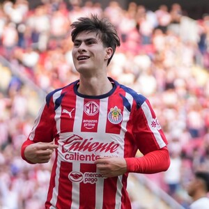 Chivas renueva y blinda a Armando González hasta el 2029