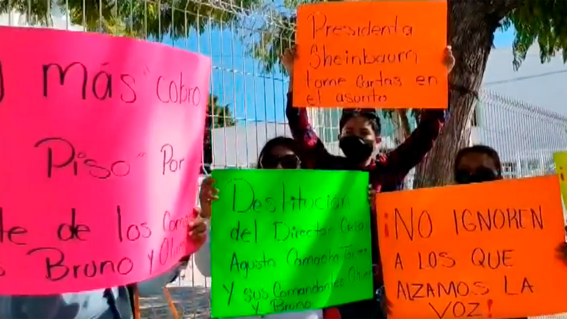 Familiares protestan en penal de Tehuacán y exigen destitución de directivos