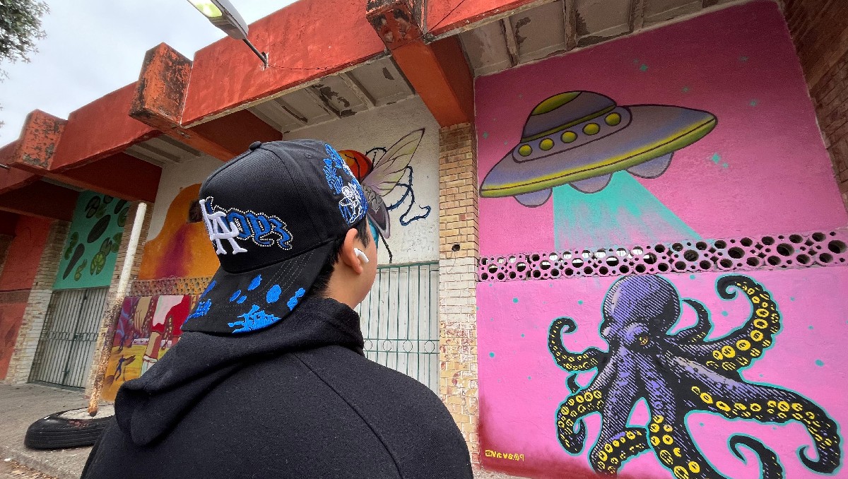 Grafiti de un ovni en Tampico. (Yazmín Sánchez)