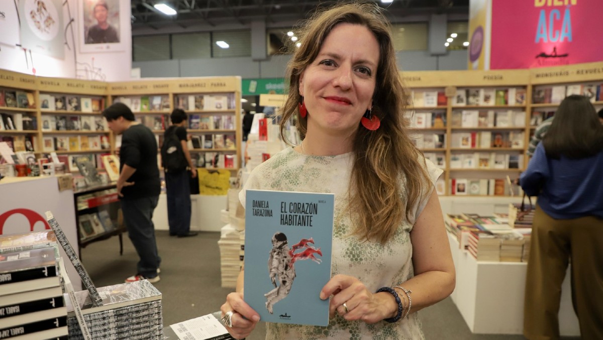 Daniela Tarazona une prehistoria, ciencia y a un astronauta en su nueva novela