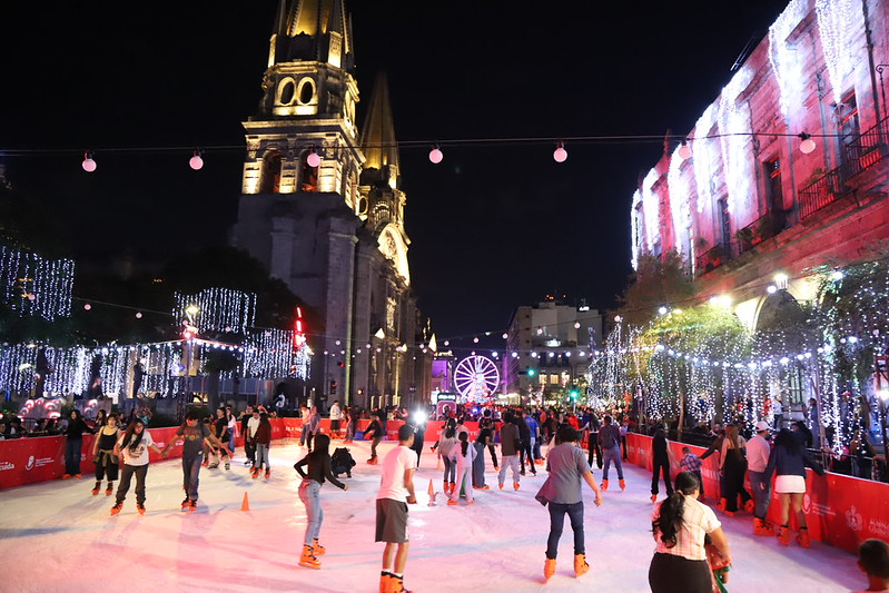 Inauguración de la pista de hielo en Guadalajara. (Cortesía)