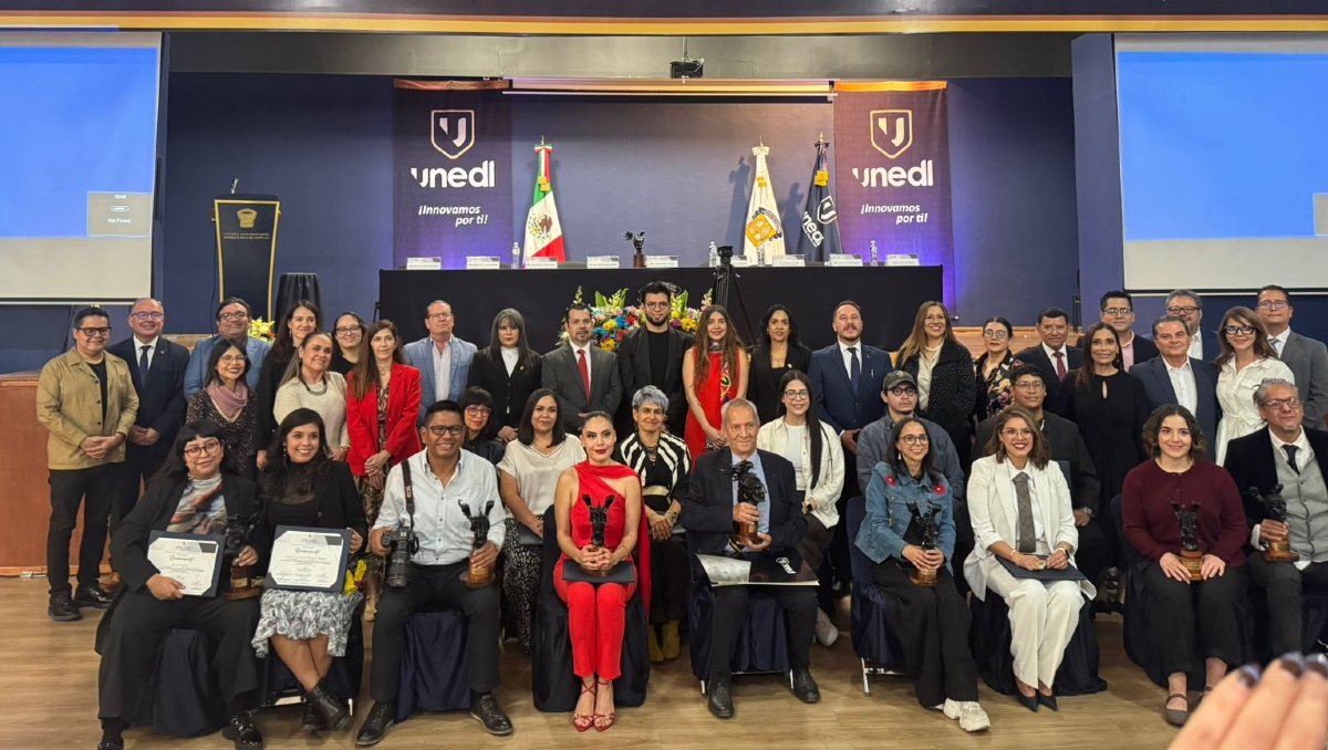 'Josa' (al frente) posa orgullosa con su merecido reconocimiento (Foto: Diana Barajas)