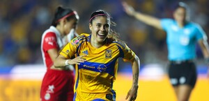 La futbolista mexicana, Lizbeth Ovalle gana el premio Marta a mejor gol del año.