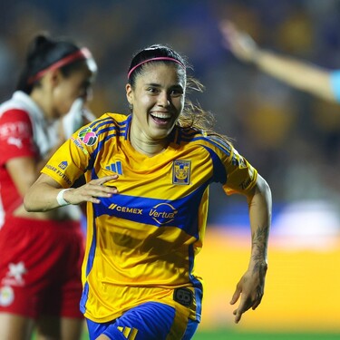 La futbolista mexicana, Lizbeth Ovalle gana el premio Marta a mejor gol del año.