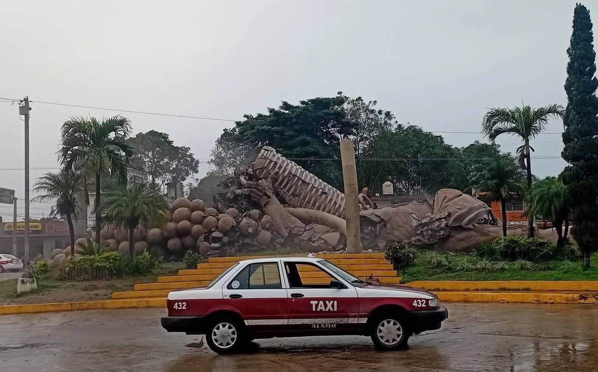 Monumento de El Colotero colapsó en Álamo Temapache
