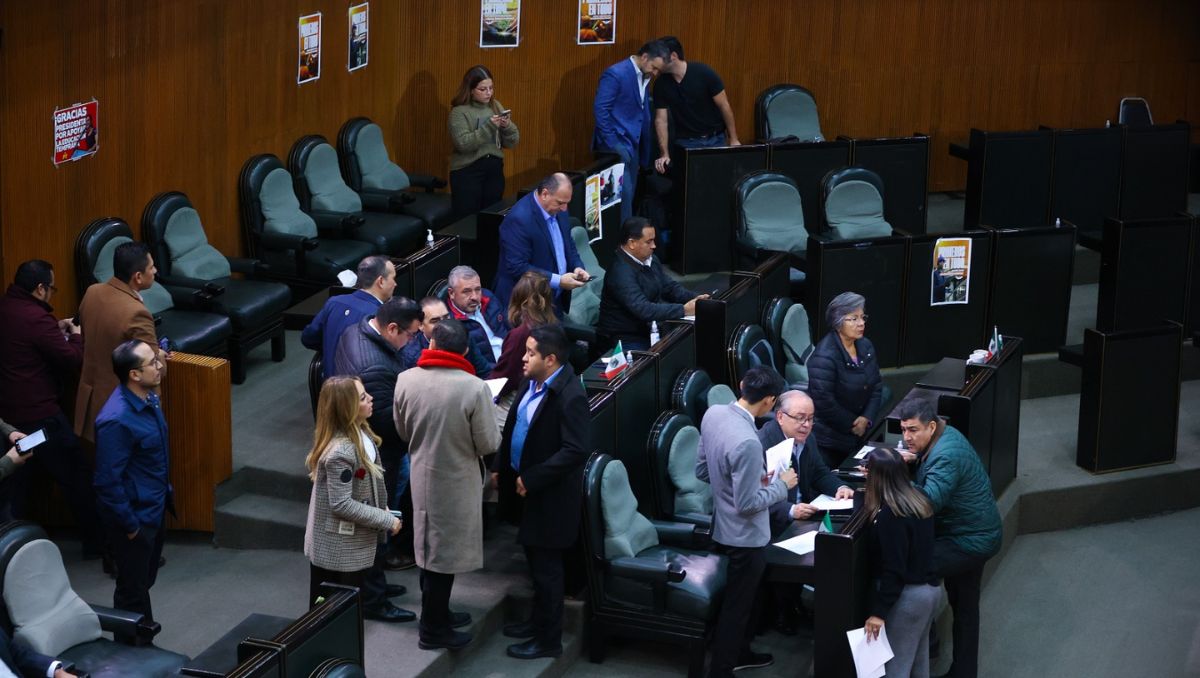 Los morenistas y emecistas acusaron al PRI y PAN de promover temas únicamente a beneficio de sus partidos. Jorge López