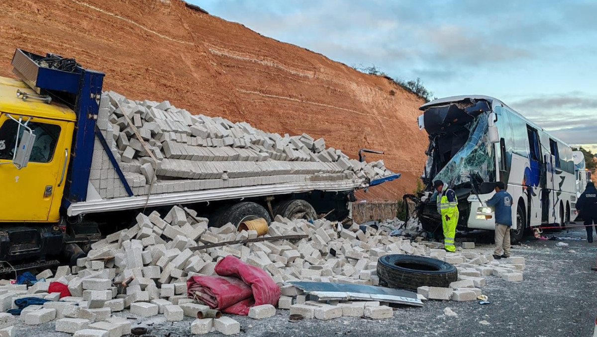 Mueren dos mujeres en accidente en la autopista Tehuacán-Oaxaca | Especial